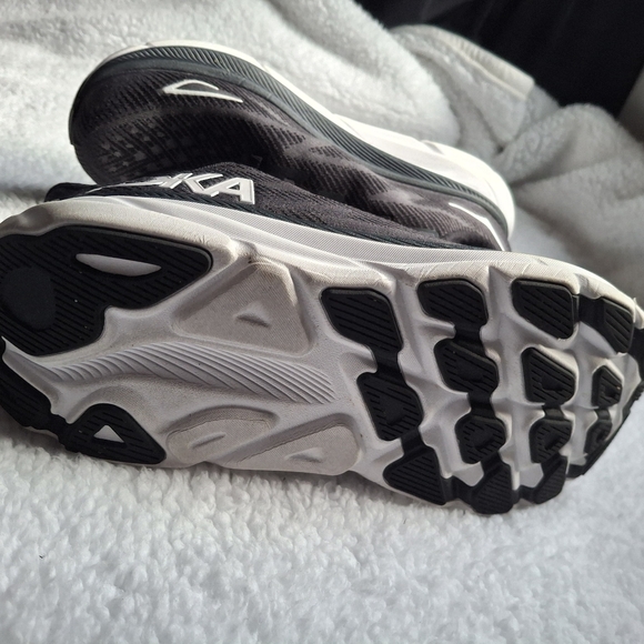Hoka Clifton 9 Black and White - Women's Size 10 - Picture 15 of 16